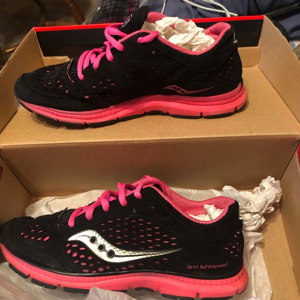 Women’s Saucony Tennis Shoes Size 7